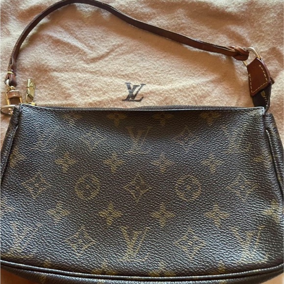 Original Louis Vuitton Pochette. Mint condition! - Picture 1 of 7